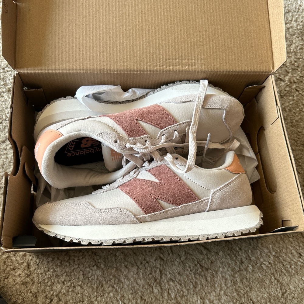 Brand new never worn-new balance 237 size 8